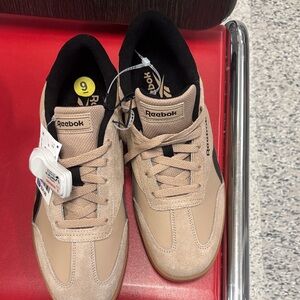 Reebok Men’s Sneakers in Tan and Black